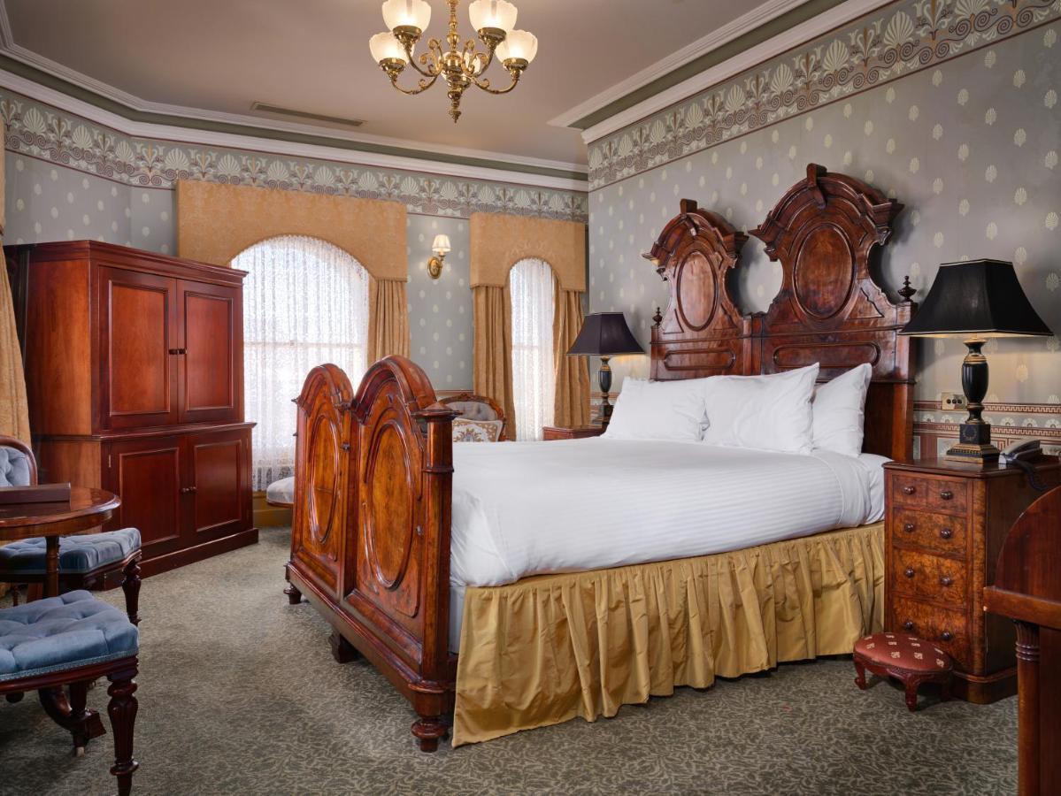 Craig'S Royal Hotel Ballarat Kültér fotó A guest room at the Hotel St. George