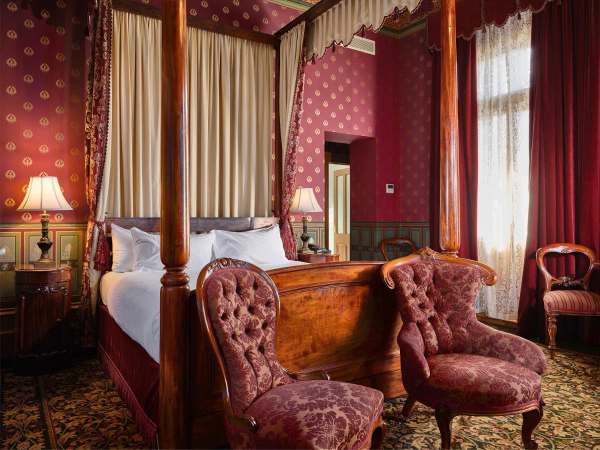 Craig'S Royal Hotel Ballarat Kültér fotó A bedroom at the hotel