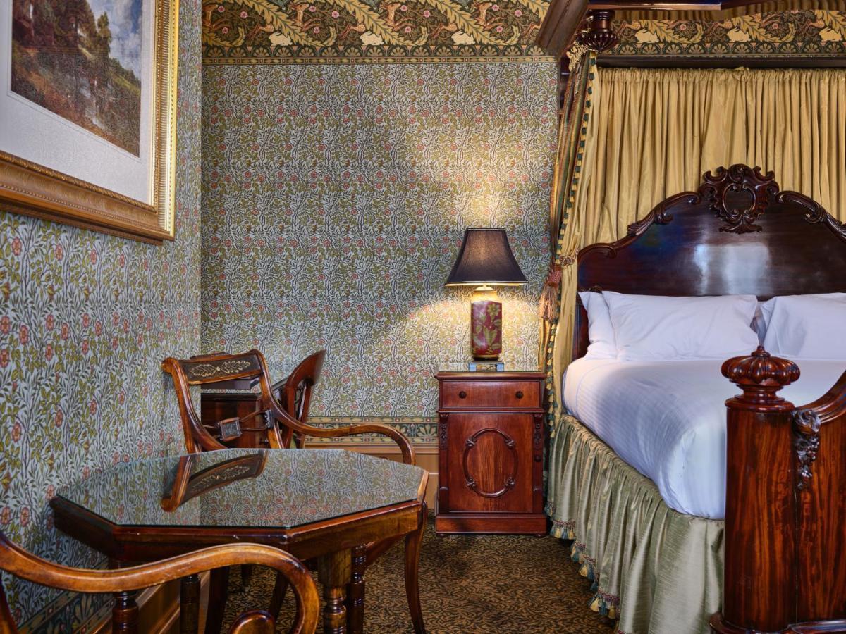 Craig'S Royal Hotel Ballarat Kültér fotó A bedroom at the hotel