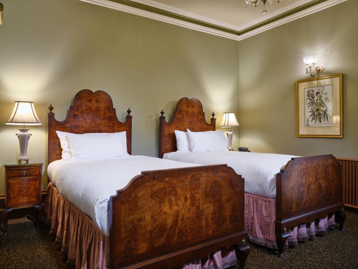Craig'S Royal Hotel Ballarat Kültér fotó A room at the hotel
