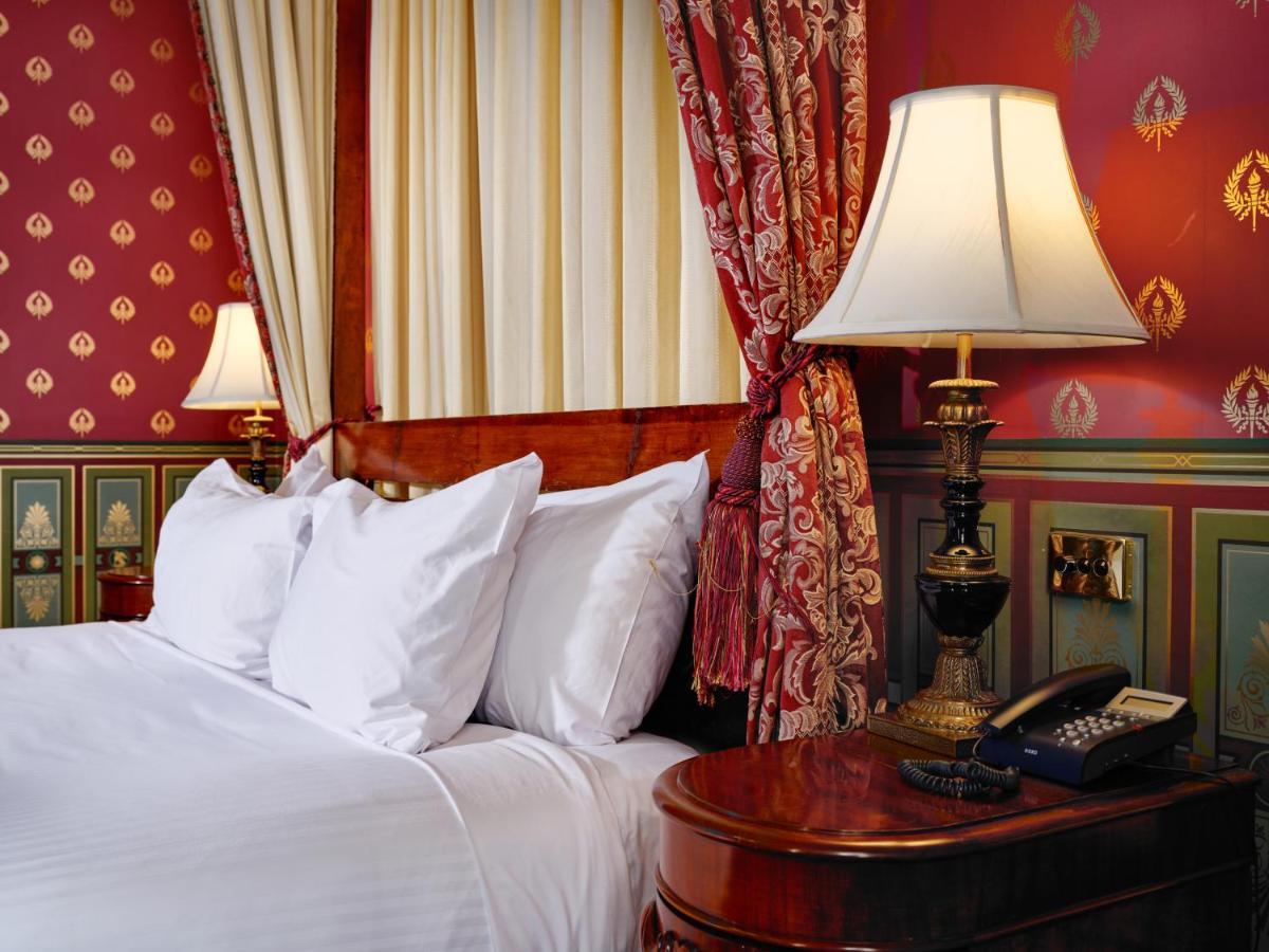 Craig'S Royal Hotel Ballarat Kültér fotó A bedroom at the hotel