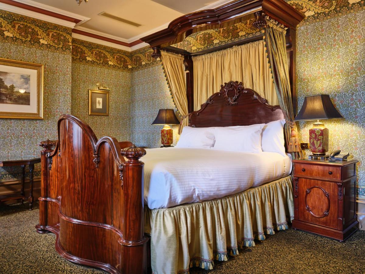 Craig'S Royal Hotel Ballarat Kültér fotó A bedroom at the hotel