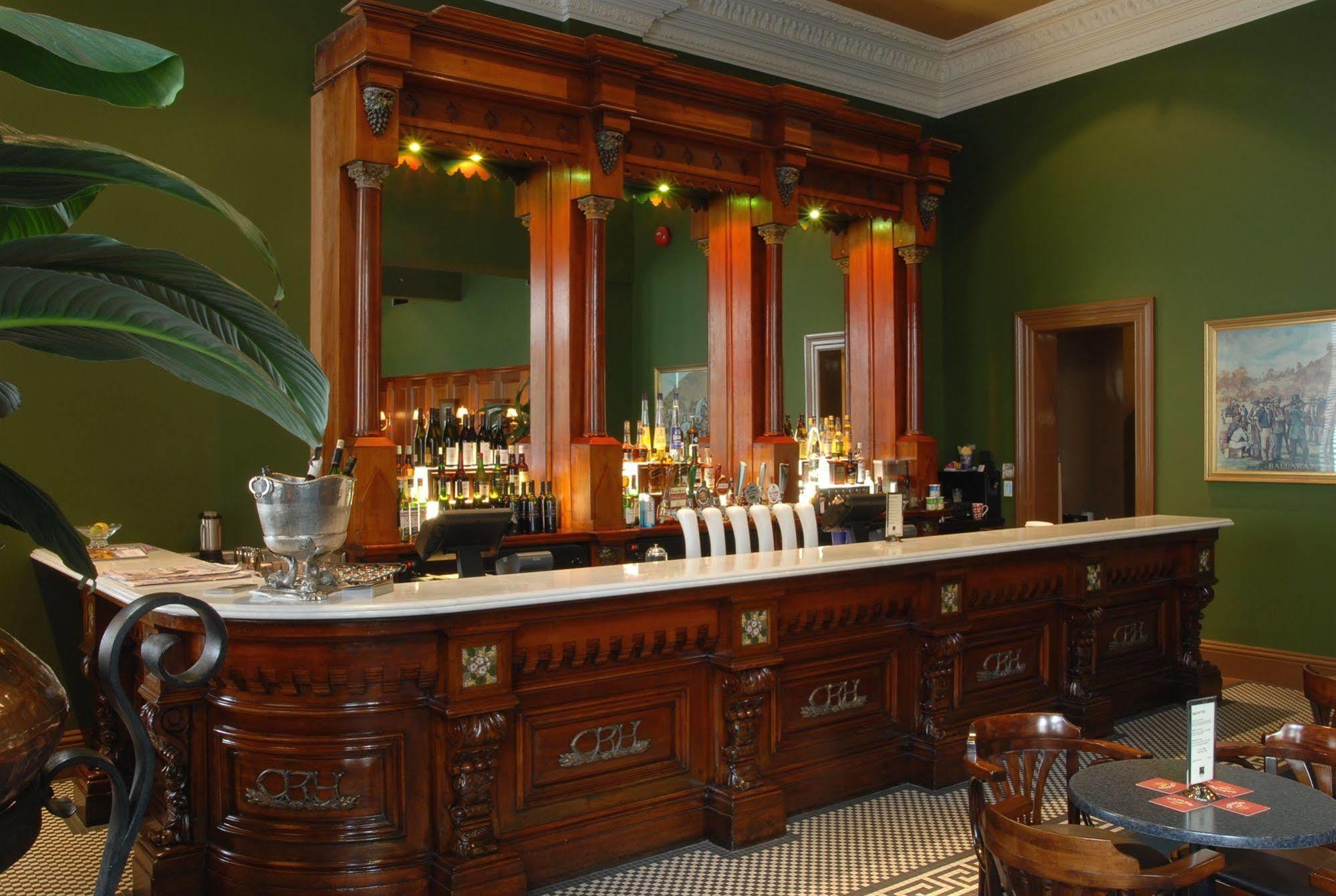Craig'S Royal Hotel Ballarat Kültér fotó The bar at the 1886 Crescent Hotel