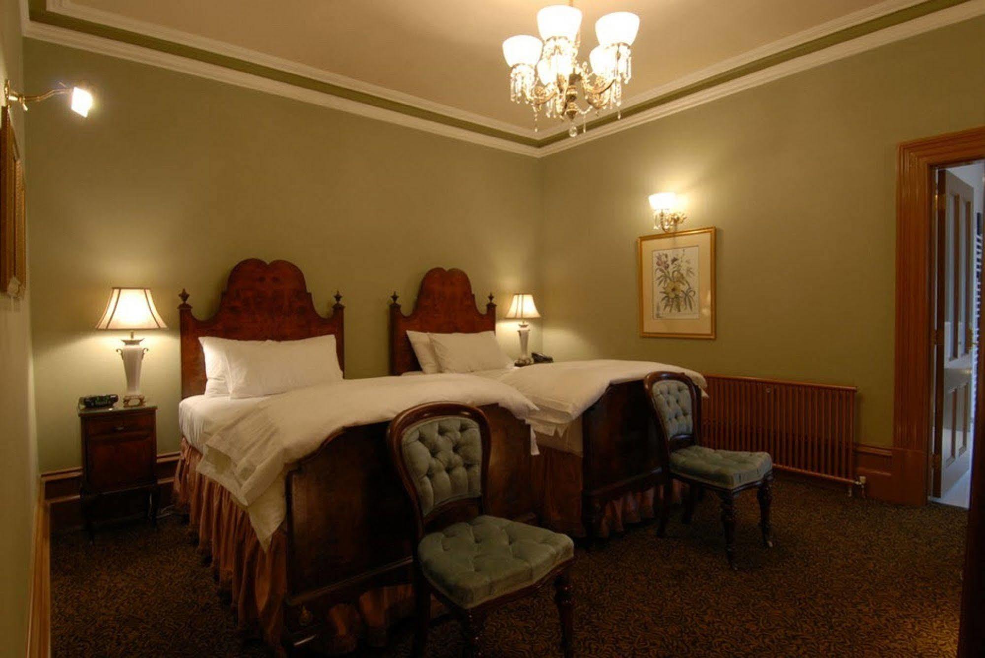 Craig'S Royal Hotel Ballarat Kültér fotó A room at the hotel