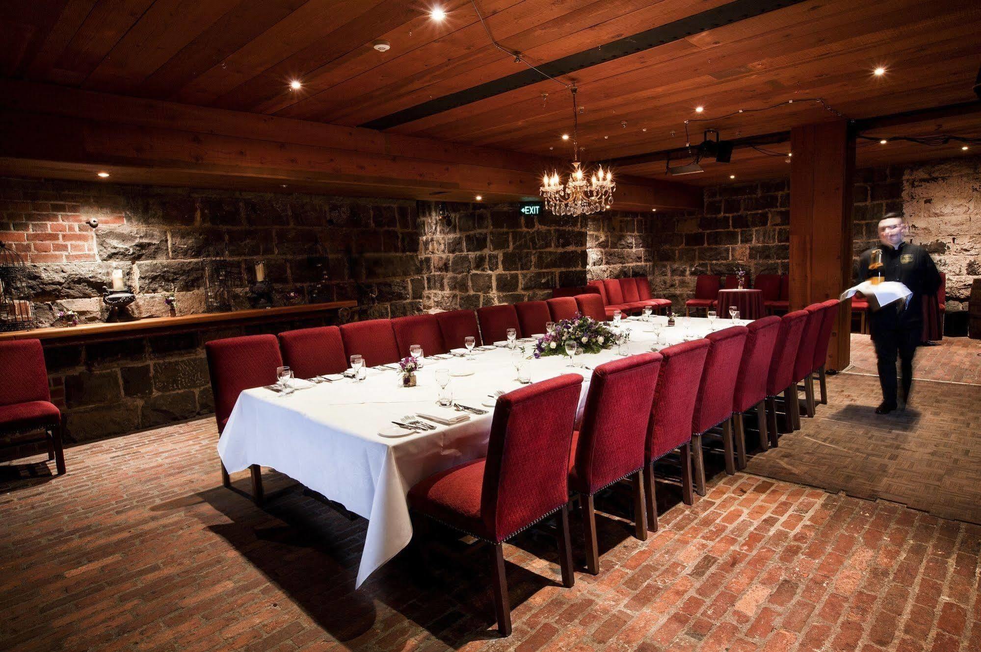 Craig'S Royal Hotel Ballarat Kültér fotó The restaurant's wine cellar