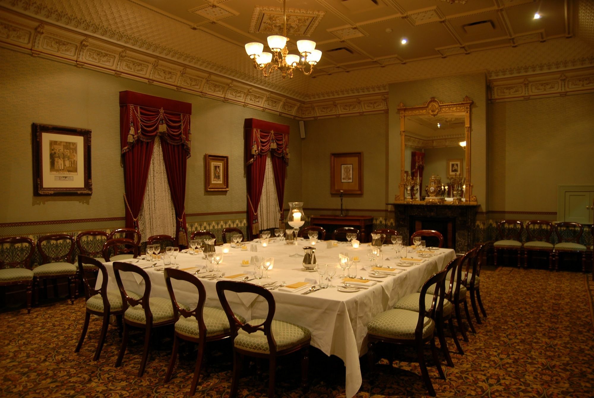 Craig'S Royal Hotel Ballarat Kültér fotó The dining room at the Governor's Residence