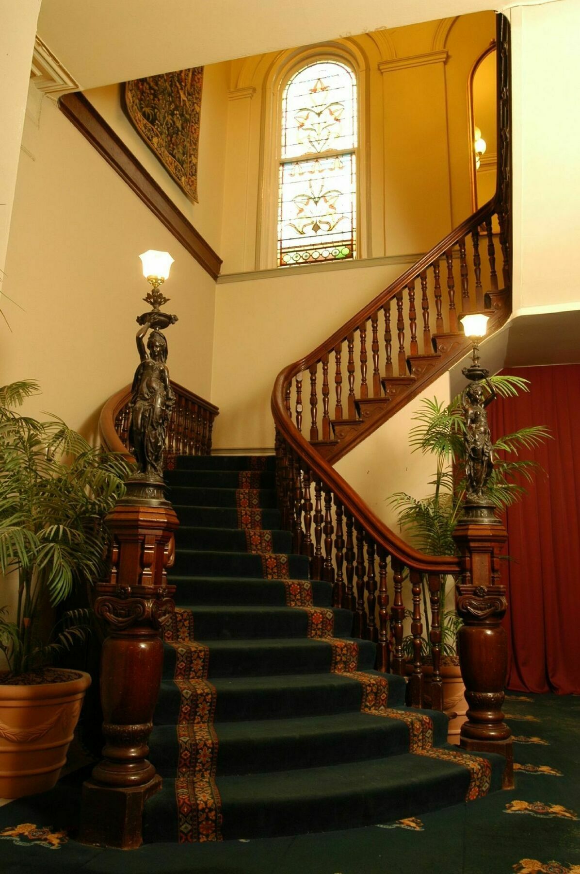 Craig'S Royal Hotel Ballarat Kültér fotó The staircase